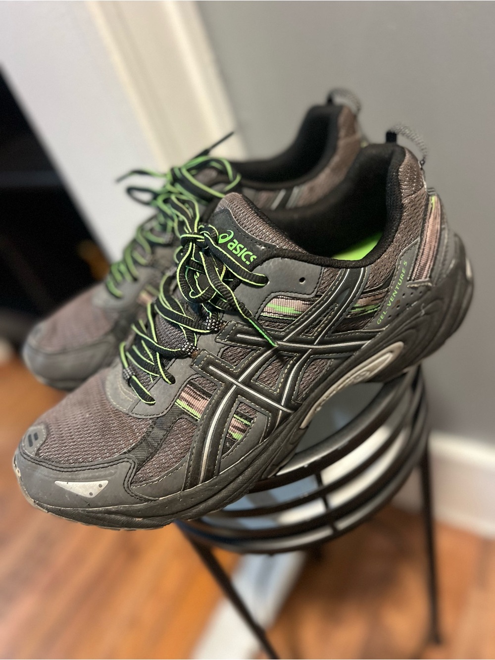 ASICS Men's Black and Green Athletic Running Shoes size 11.5